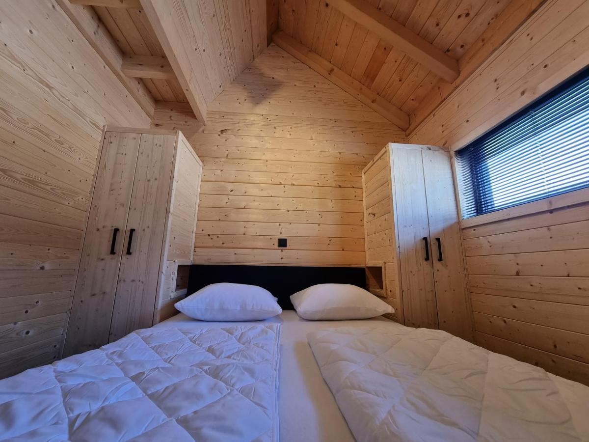 Chalet Met Sauna En Airconditioning Sint Annaland Exterior photo