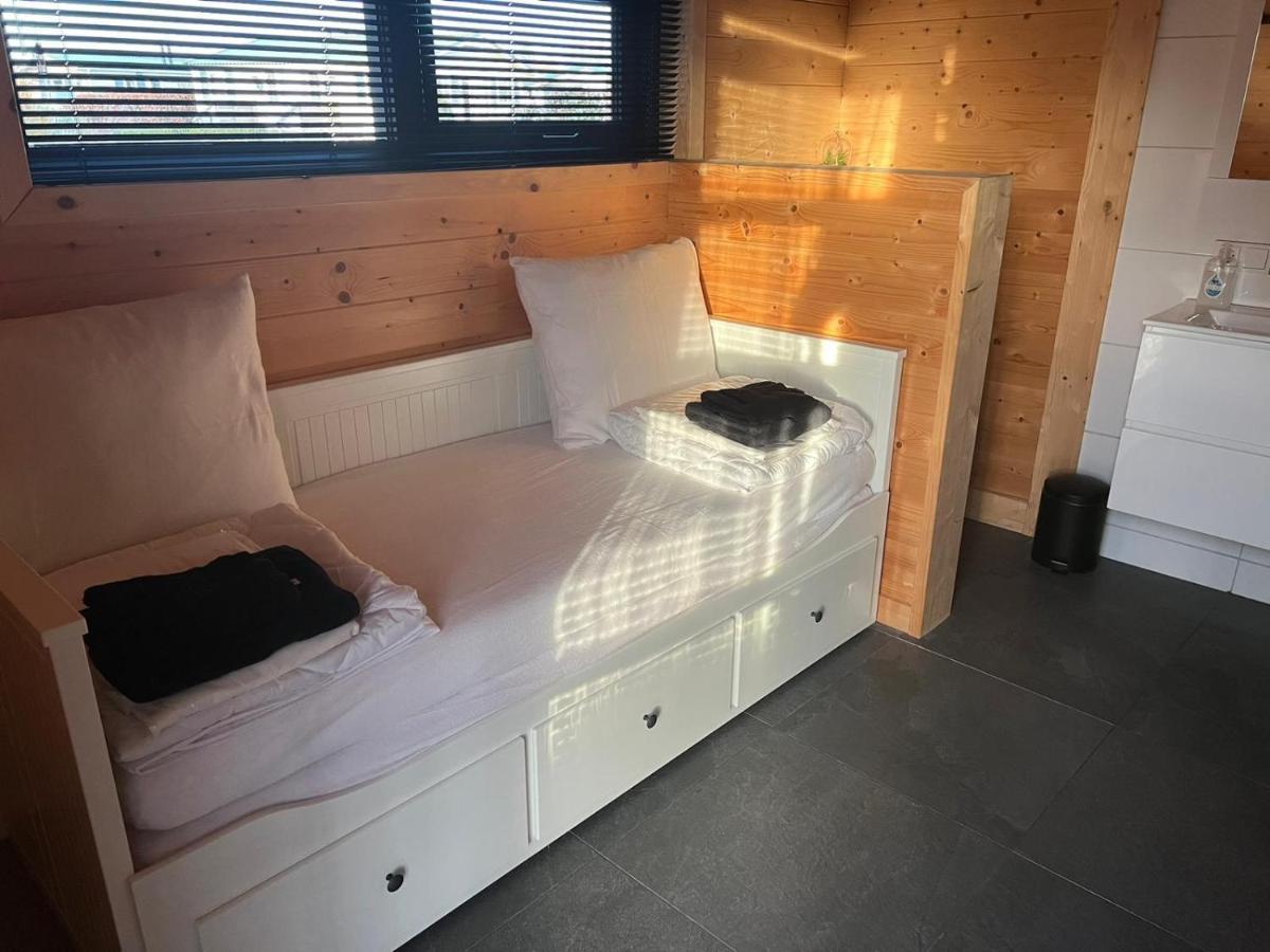 Chalet Met Sauna En Airconditioning Sint Annaland Exterior photo